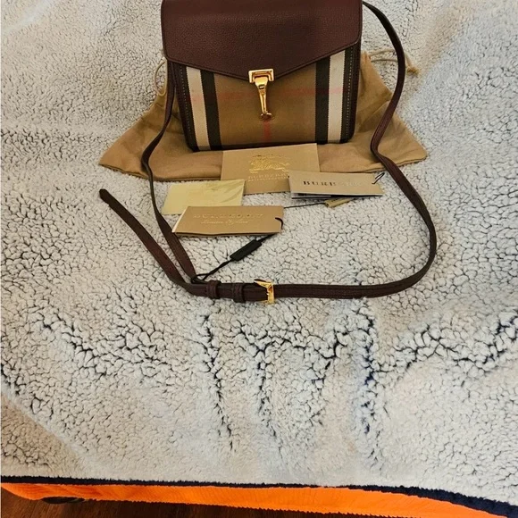 Burberry Small Macken Crimson Bag - Picture 6 of 16